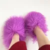 Slippers Mode Vrouwen Harige Schoenen Mongoolse Pluizige Sandalen vrouwen Bont Slippers Winter Warm Slides 230920