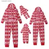 Familie bijpassende outfits 2023 nieuwe winter kerst familie bijpassende pyjama warm dikker koraal fluwelen romper elanden print rits capuchon jumpsuit zachte outfits T230921