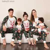 Roupas combinando para a família Pijama de Natal para presente da família Desenhos animados Elk Print Mãe Filha Pai Filho Roupa combinando 2 peças Terno Romper de bebê Xmas Look Pjs T230921