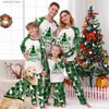 Familie bijpassende outfits 2023 winter kerst familie pyjama set kerstboom patroon moeder dochter vader zoon baby hond bijpassende kleding zachte losse nachtkleding T240112