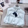 Yeni Bayan Kısa Ceket Moda Down Down Coats Kış Kızlar Modin Metal Üçgen Mektup Deseni Çıkarılabilir Kollu Yelek S-L Puffer Ceket Kadınlar 24