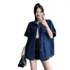 Kvinnor BLOUSES Blue Denim Lapel Shirt för 2023 Summer Design Sense Niche Short Sleeved Jacket Top