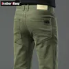 Jeans masculin automne nouveau jean étirement mince masculin à la mode et polyvalent tissu doux pantalon denim armée armée café mâle de marque mâle l230928