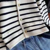 Swetry damskie koreańskie sweter mody sweter biel biały czarny w paski Sweter Kobiety 2023 Krótki kardigan kardigan kardigan Kobieta L230921