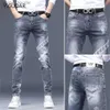 Mäns jeans herrar stretch denim tryck byxor jeans korea bantning trendiga casual jeans all-match ljus lyx män jeans byxor för män l230921