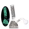 Großhandel Dicker Totenkopf Glasbecher Bong Wasserpfeifen leuchten im Dunkeln Rauchende Wasserpfeife Dab Rig Downstem Perc Eisfänger Bubbler Mit 14 mm Downstem Ölbrennerrohr