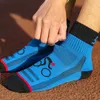 Équipement de protection 2023 Hommes Femmes Chaussette de cyclisme Respirant Chaussettes de basket-ball en plein air Protégez les pieds Wicking Bike Running Football Sport 230921