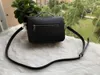 Toppdesigners axelväskor kvinnor handväska oxiderande läder pochette elegant messenger väska lyx crossbody shopping purses tote