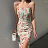 Casual Dresses Women Print Camisole Dress 2023 Summer Beach Style Elegant V-ringad ärmlös knappdekoration Sexig lång