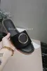 2023 Pantofole da donna Sandali in pelle bianca da donna Designer Sandalo marrone nero Scarpe da spiaggia estive Scarpe da festa Big Size35-42