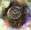 Populaire hommes boîtier spécial conception cadran montres chronomètre coloré rouge jaune noir bleu ceinture en caoutchouc horloge mouvement à quartz chronographe balayage tique montre de sport