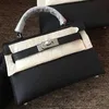 Akelyss Luxury Bag 2023 여자 가방 새로운 2 세대 봄과 여름 싱글 어깨 메신저 가죽 여성 핸드백 미니 핸드백