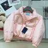 Yeni Bayan Kısa Ceket Moda Down Down Coats Kış Kızlar Modin Metal Üçgen Mektup Deseni Çıkarılabilir Kollu Yelek S-L Puffer Ceket Kadınlar 24