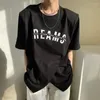 女性用Tシャツ韓国ファッション不規則なスプリットショートスリーブTシャツの女性用首の腰のゆるい文字プリントすべてのカジュアルな美学