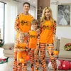 Familjsmatchande kläder 2023 New Fashion Family Halloween Matching Outfit Pullover Top+Trousers 2 Pieces Pyjamas Set Mom Dad Kids Soft Clothing Set PJS T230921