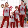 Tenues assorties pour la famille Vente chaude 2023 Ensemble de pyjamas de Noël pour la famille Maman Fille Papa Fils Vêtements assortis 2 pièces Costume Bébé Barboteuse Noël Famille Look T230921