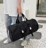 2023 toppkvalitet män mode duffle pås trippel svart nylon resväskor män hanterar bagage gentleman affärs tote med axelrem