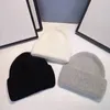 Hoeden Sjaals Sets Muts/Skull Caps Luxe mutsen Gebreide muts Dames Designer Mode Beanie Cap Heren Herfst Winter Caps Casual Skull Caps motorkap Driehoekige letter