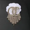 23SS 2Color Luxury Brand Designer Letters Brosches Small Sweet Wind Tassels 18K Gold Plated Brosch Suit Pin Crystal Fashion Jewelr327C