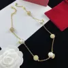 Diseñador de moda nicho popular diseñador femenino carta colgante collar cadena joyería de moda fiesta joyería del día de San Valentín