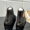 2023 Zapatos de diseñador de otoño e invierno Zapatillas altas para hombre Botas cortas casuales para mujer Forro de cuero Logotipo bordado Almohadillas de cuero de pantorrilla superior Zapatos casuales