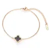 Pulsera de diseño Trébol de cuatro hojas Joyería superior de lujo Pulsera de flor de cuatro hojas Oro rosa de 18 quilates Red de acero de titanio para mujer Pulsera de corazón de niña roja Regalo de joyería