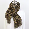 Sciarpe Sciarpa leopardata vintage Donna Luxury Brand Scialli in cashmere Donna Inverno Lungo Hijab Addensare Scaldino Pashmina SF72603 230921