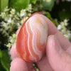 Dekorativa figurer 48G Natural Sardonyx Red Agate Palm Hand Play Home Decor Oregelbundet Healing Stone Energy Power Crystal Mineral