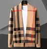 Męskie swetry 2023 Autumn New Fashion Nowy mody z długim rękawem nadruk męski swetr męski kardigan w dekolcie w dekolcie