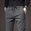 メンズパンツ2023秋の冬のブラッシングファブリックカジュアルメンシックビジネスワークスリムコットンブラックグレーのズボン男性プラスサイズ38