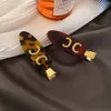 Pinces à cheveux colorées de conception vintage Barrettes de lettre de triomphe français Bijoux de cheveux de créateur de luxe avec de nouveaux cadeaux de fille mignons corrects Pinces à cheveux classiques HeadWaear