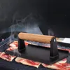 Accessori per utensili per barbecue Piastra a pressione per carne in ghisa Teppanyaki per pressa per bistecche con manico in legno Griglia per barbecue fritto per uso domestico all'aperto 230920