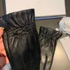 Chica de diseñador Guantes de cinco dedos Guantes de cuero para mujer Decoración de lazo pequeño Mitones Regalo cálido de invierno Incluye caja de marca