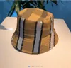 2023 Desingers Bucket S wide brim 모자 단색 편지 Sunhats 패션 파티 트랜 여행 Buckethats 고품질 백 모자 아주 좋습니다.