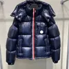 Parka Piumino da uomo Designer Cappotto invernale da uomo Distintivo ricamato da donna Nastro dal volto luminoso Collo in piedi Piumino con cappuccio Addensante 4IBHM