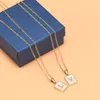 1 st nytt rostfritt stål Square Shell 26 Initialer Pendant Necklace Simple Fashion English Titanium Steel Pendant Halsband