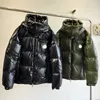 Parka Piumino da uomo Designer Cappotto invernale da uomo Distintivo ricamato da donna Nastro dal volto luminoso Collo in piedi Piumino con cappuccio Addensante 4IBHM