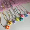 Collane con ciondolo Collana di fiori con perline colorate Gioielli al collo di moda Perline in materiale acrilico per ragazze