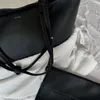 Luxurys Alışveriş Çantası Tasarımcı Park Tote Çanta Kadın Omuz Çantası Kova Debriyaj Çanta Erkekler Deri Büyük Kapasite Plaj Çantası Satır Orta Crossbody Bag