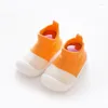 Första vandrare baby strumpor skor småbarn vandrare spädbarn pojkar flickor barn gummi sko mjukt ensam golv barfota casual antislip