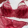 Ensembles de soutiens-gorge français sexy satin broderie soutien-gorge ensemble femmes ultra mince dentelle fleurs sous-vêtements romantique bralette respirant soutiens-gorge et culottes ensemble Q230922