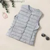 여자 조끼 새로운 2023 여성 Ultra Light Down Vests 슬림 민소매 재킷 휴대용 소녀 가벼운 바람 방전 양복 조끼 L23092