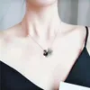 デザインブラックスワンスタイルブランドペンダントクローバーネックレスブラックカラーネックレスは女性の女の子チャンネルジュエリーの贈り物として