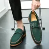 Mocassins en daim de vache pour hommes, bout rond vert, à enfiler, cousus à la main, Base de racine en bois, noir et marron, livraison gratuite, taille 39-47