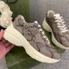 Дизайнерская обувь Rhyton Sneaker Клетчатый узор Платформа Классическая замшевая кожа Спортивная обувь для скейтбординга Мужчины Женщины Кроссовки для бега Ходьба черный белый 05