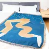 Coperte 160x130 cm Ins Style Coperta da tiro a maglia blu per divano letto Nappe vintage Arazzo da parete Jacquard Tappetino da picnic per campeggio all'aperto HKD230922