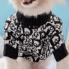 Roupas de vestuário para cães para cães pequenos Designer de luxo Suéteres para animais de estimação Pomeranian Chihuahuas Cat Clothing Supplies