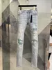 Herrenjeans in hellem Indigo, zerrissen, Streetwear, modisch, dünn, beschädigte Löcher mit Strasssteinen, schmale Passform, Stretch, Distressed, Destroyed, 230922