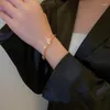 Bangle Aankomst Armbanden Mode Vrouwen Metaal Trendy Koreaanse Stijl Eenvoudige Armband Elegant Licht Luxe Ins Vrouwelijke Sieraden