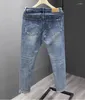 Jeans pour hommes Q0901 Mode 2023 Piste de luxe Design européen Vêtements de style de fête